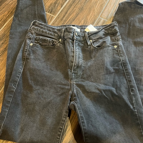 Good American Charcoal Skinny Jeans - Picture 1 of 7